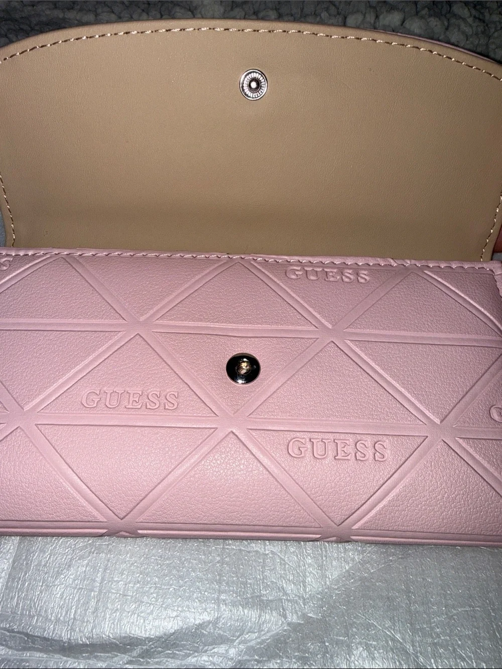 🛍NWT 🛍 GUESS Blush Pink Quilted Long Wallet with Gold Logo 🛍